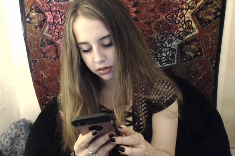 Princess Violette – ignoring you while I text my friends, take selfies 2023 [HD] (Mp4/1000 MB)
