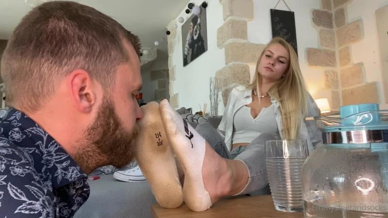 Emmys Feet, Socks – After 14 Days My Nasty Socks Needed To Be Tasted A Normal Worship 2023 [HD] (Mp4/1000 MB)