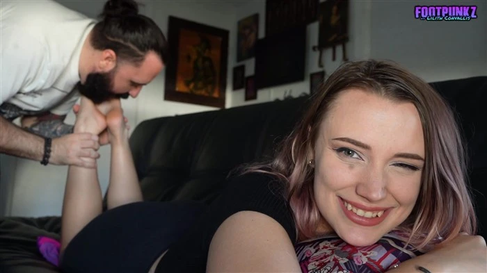 Cute Feet and Cumshots – Nerdy Gamer Girl Lilith First time Foot Worship & Tickling 2023 [FullHD] (MPEG-4/1.79 GB)