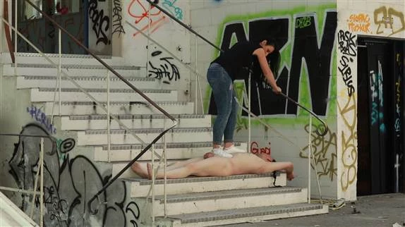 Mistress Luciana in Video - Luciana di Domizio - Trampling On The Stairs 2024 [FullHD] (MPEG-4/76.1 MB)