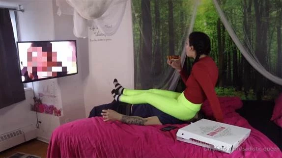 Mistress Alexis in Video - Eating Pizza Watching TV For 20 Minutes While Smothering My Slave 2024 [HD] (MPEG-4/909 MB)