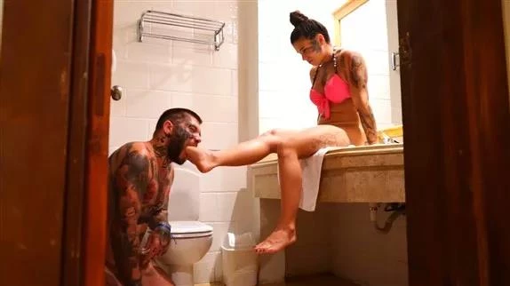Mira Cuckold in Video - Princess Of Egypt Foot Gagging 2025 [FullHD] (MPEG-4/309 MB)