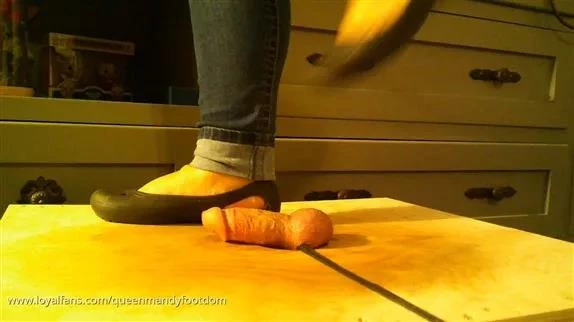 Queen Mandy - Stomping A Cock To Music! 2025 [HD] (MPEG-4/119 MB)
