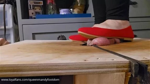 Queen Mandy Ballbusting Dom in Video - It's Game Night With Your Cock And Balls! 2025 [FullHD] (MPEG-4/458 MB)