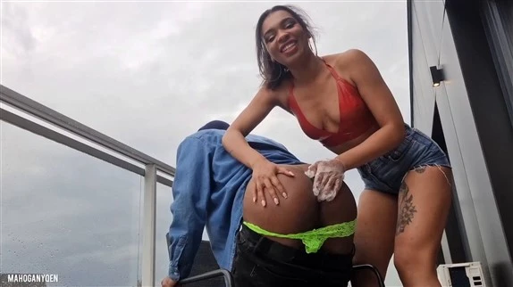 MahoganyQen in Video - Virgin Ass Fingering & Spanking On A Terrace 2025 [FullHD] (MPEG-4/269 MB)