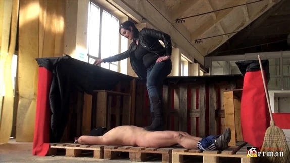 German Mistresses in Video - Helen Bates - Facesitting and Trampling in Jeans 2025 [HD] (MPEG-4/348 MB)